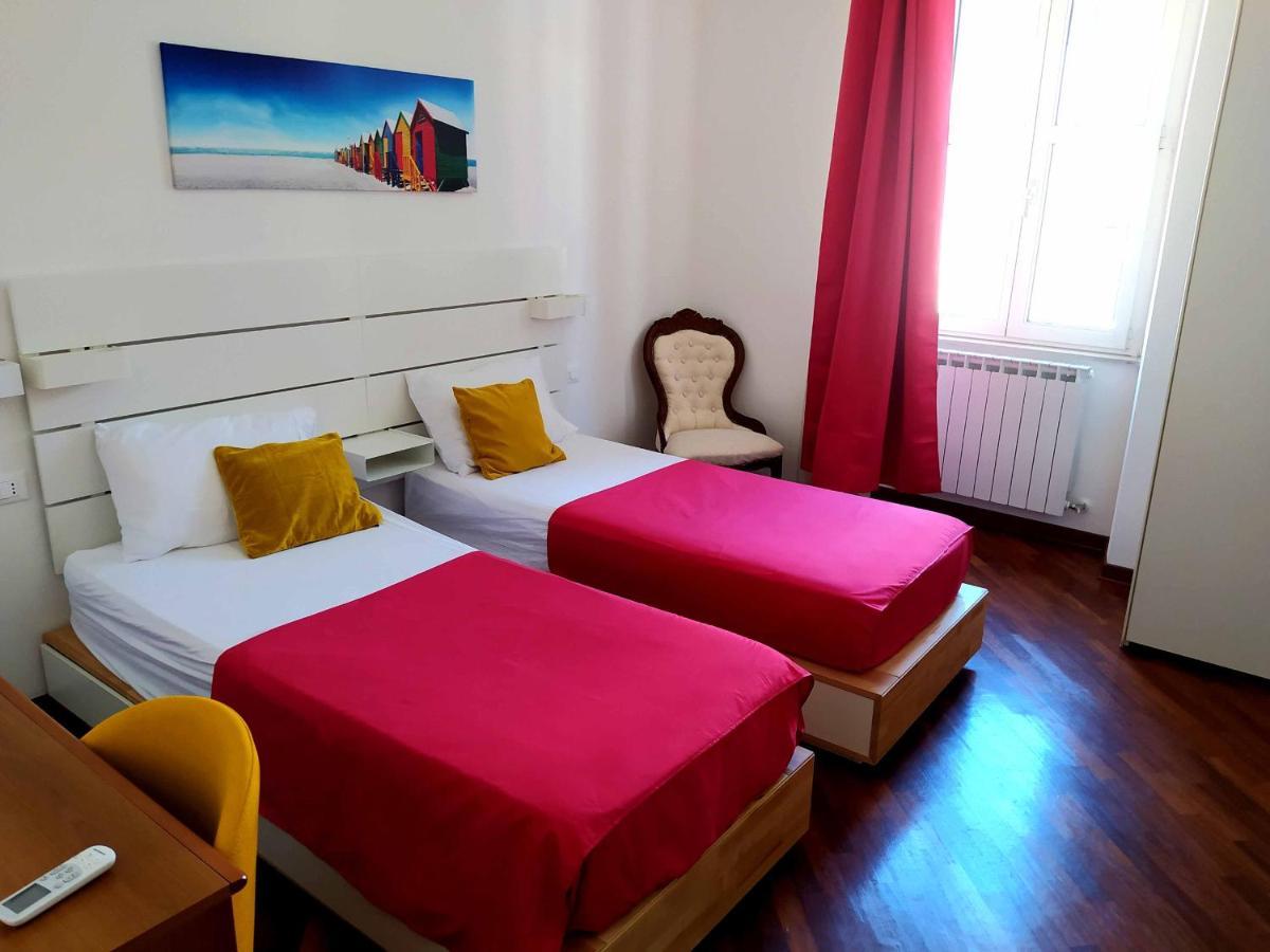 Stanza Con Bagno Ed Accesso Privati Hotel Trieste Bagian luar foto